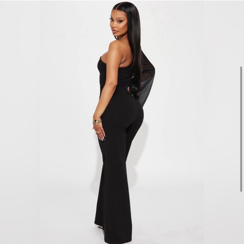 Fashion Nova One Shoulder Jumpsuit Size: L worn once - Picture 3 of 4
